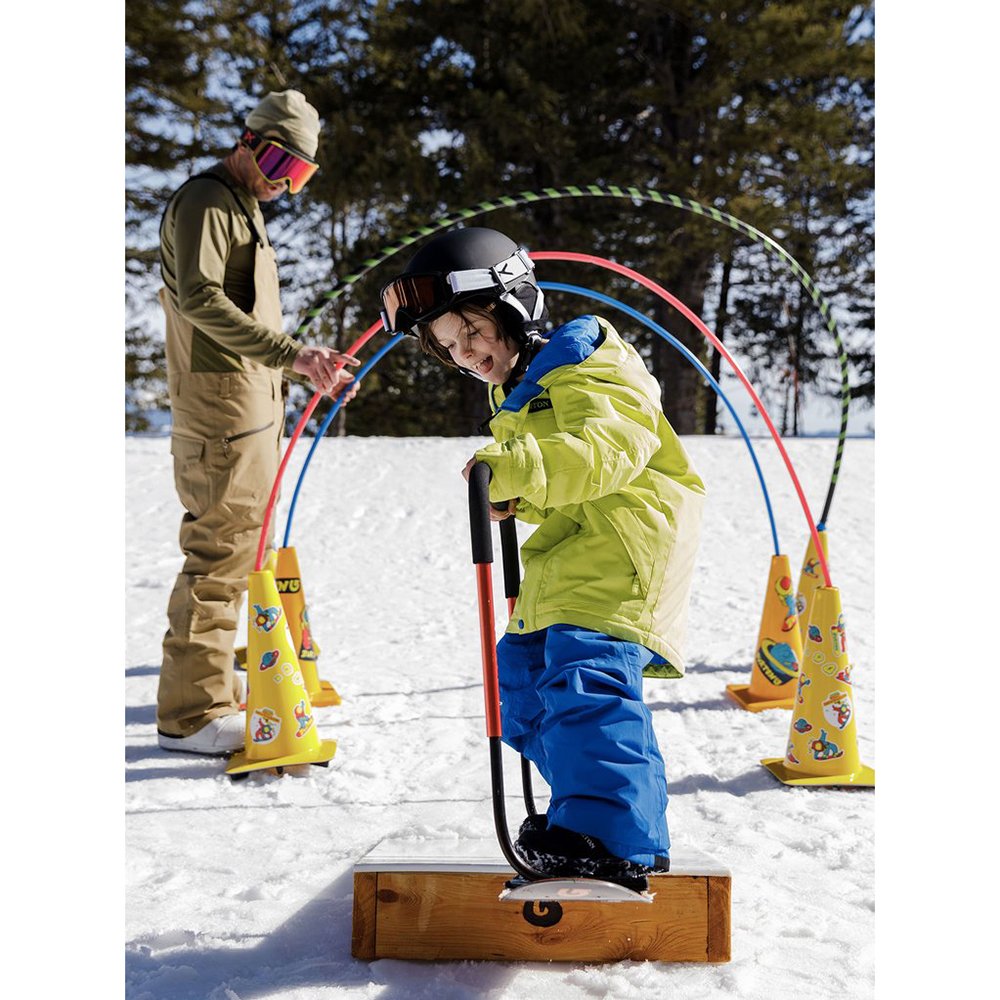 Premières glisses avec le Burton Riglet, snowboard adapté aux enfants -  TRIP AND TWINS