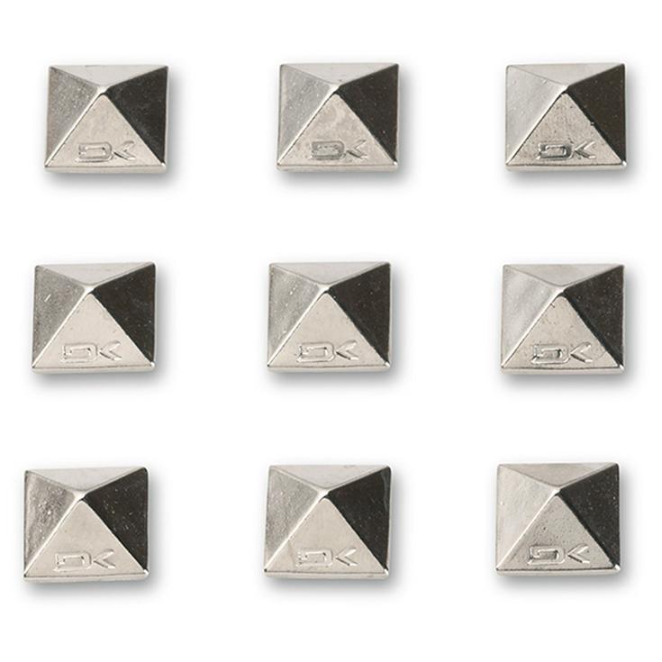 Dakine Pad Snowboard Pyramid Studs Chrome Présentation