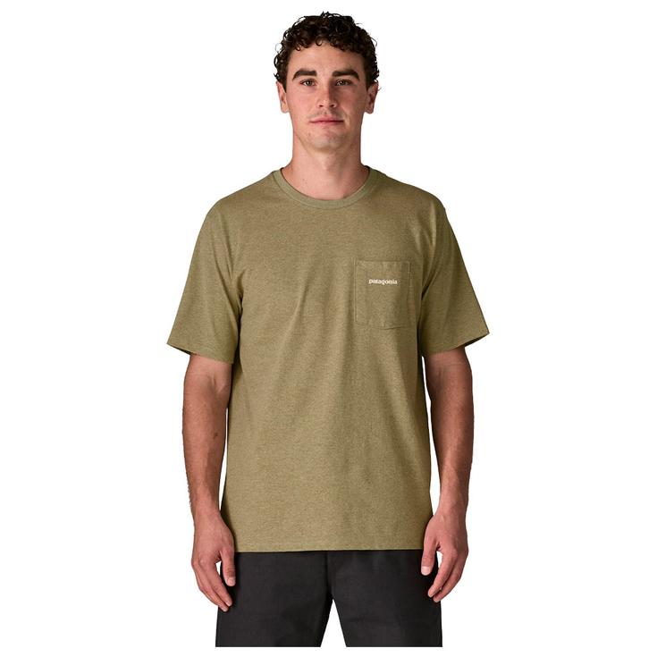 Patagonia Tee-shirt Boardshort Logo Pocket Responsibili-Tee Gumtree Green Présentation